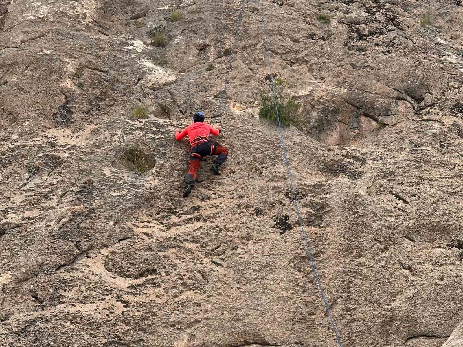 Van’da Türkiye Dağcılık Federasyonu onaylı dağcılık eğitimi verildi