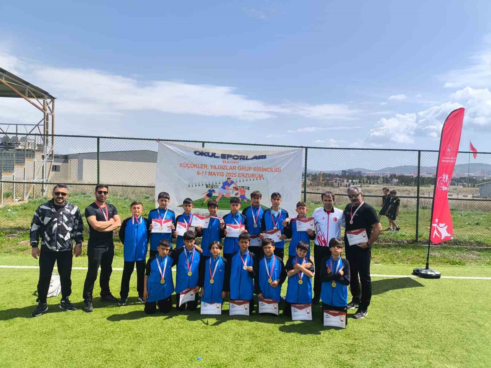 Van’daki ortaokulun spor başarısı göz doldurdu