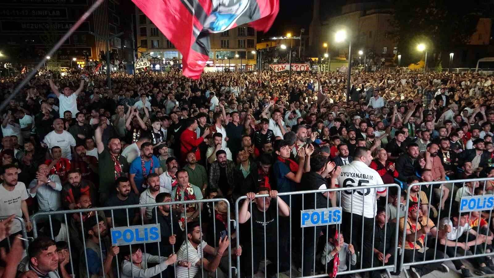 Elazığspor - Vanspor maçının tatil edilmesi Van’da sevinçle karşılandı