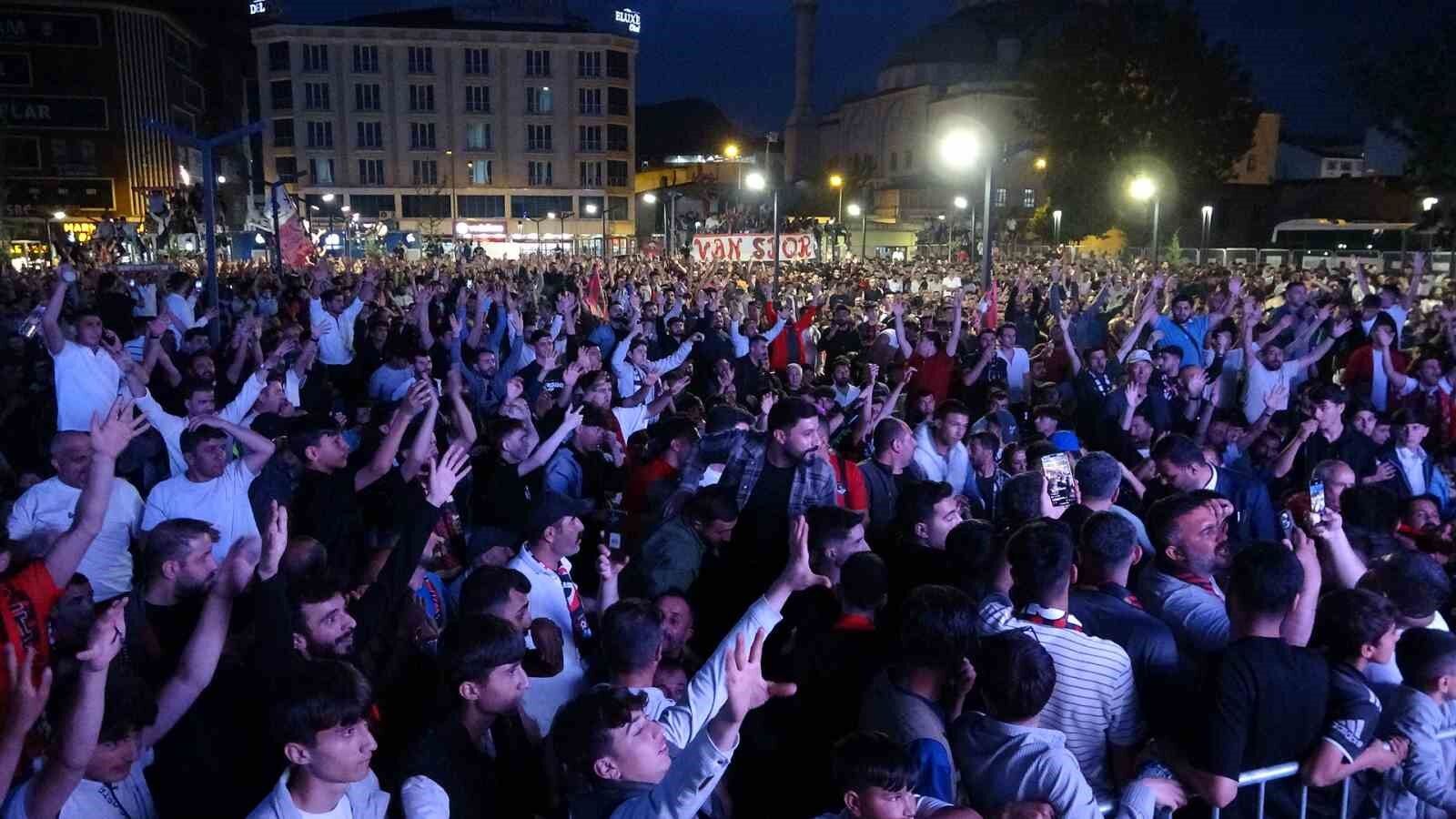 Elazığspor - Vanspor maçının tatil edilmesi Van’da sevinçle karşılandı