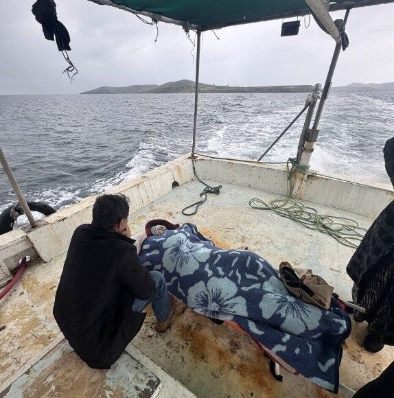 Deniz ambulansı iskeleye yanaşamayınca balıkçı teknesi ile hasta sevki