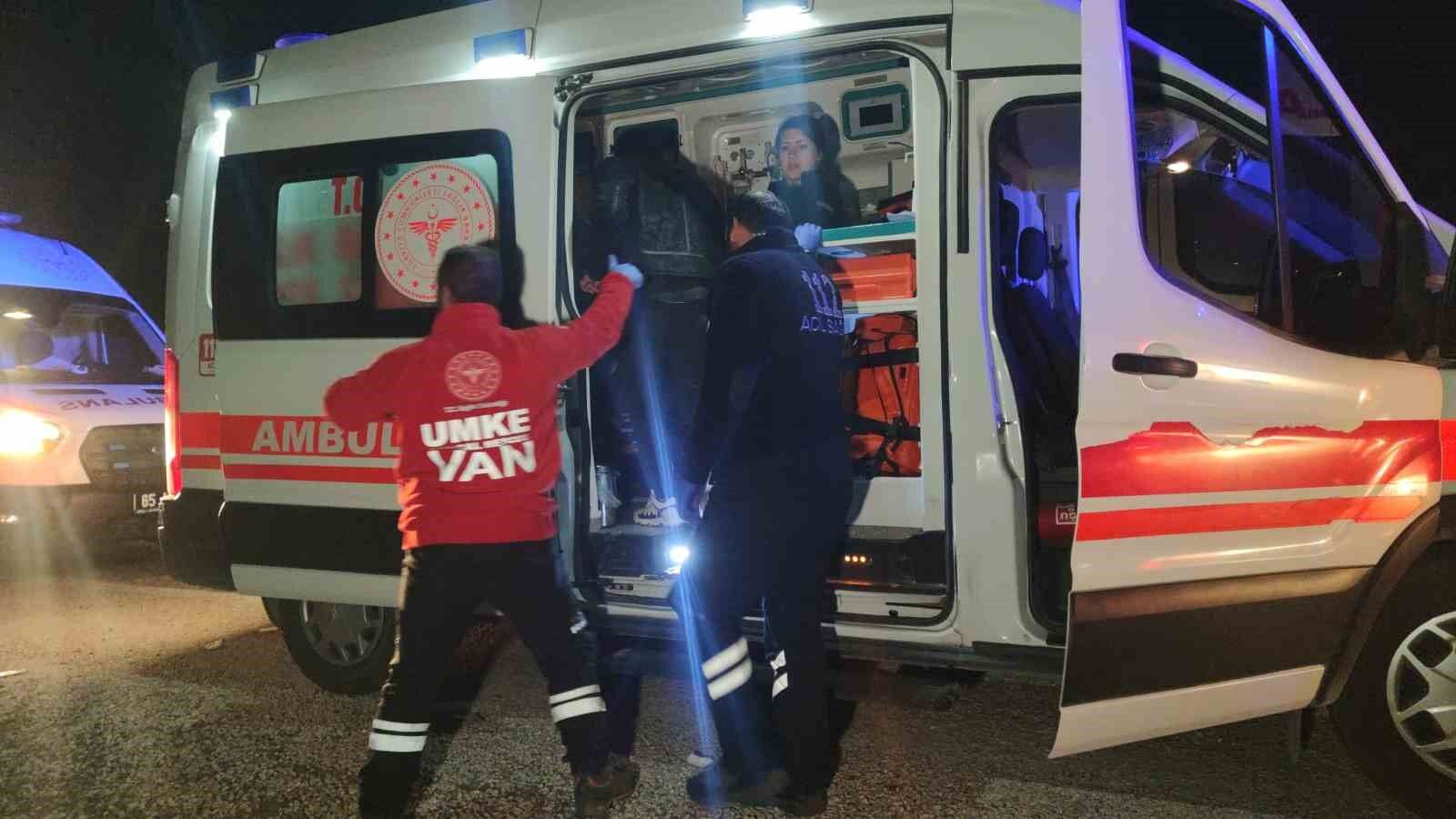 Van’da yolcu otobüsü devrildi: 28 yaralı