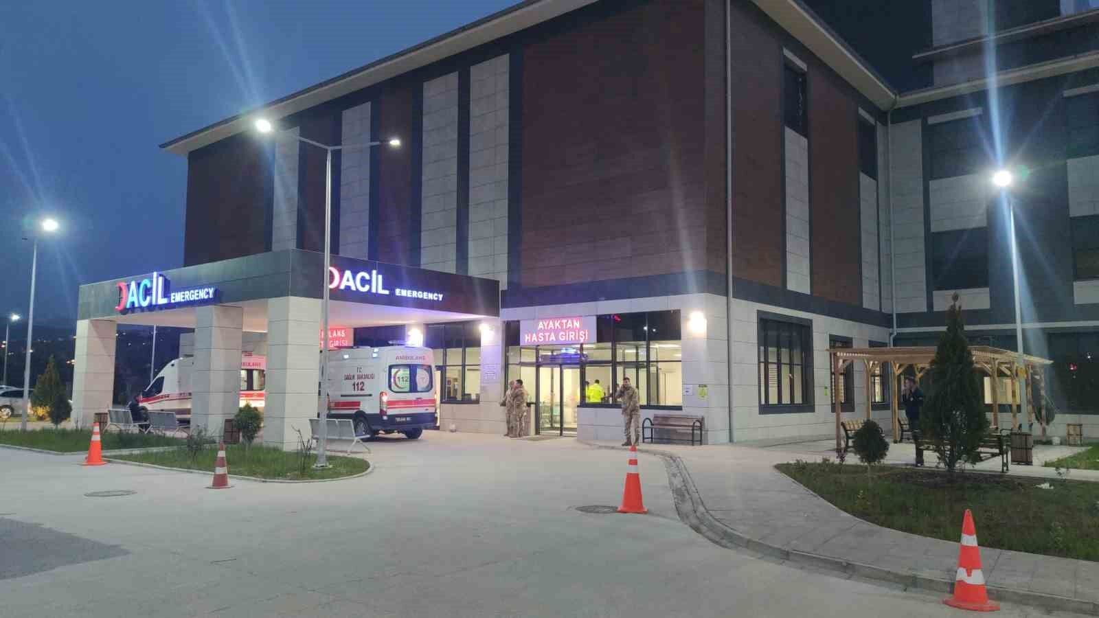 Van’da yolcu otobüsü devrildi: 28 yaralı