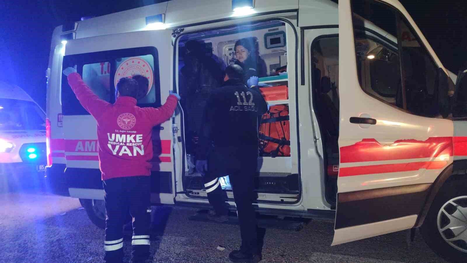Van’da yolcu otobüsü devrildi: 28 yaralı