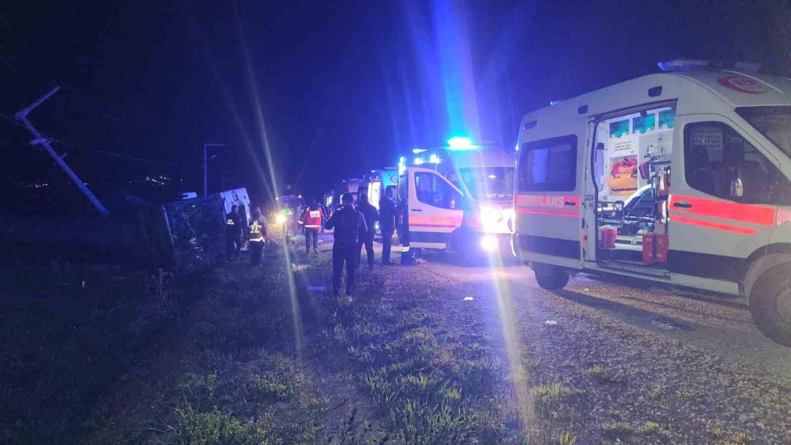 Van’da yolcu otobüsü devrildi: 28 yaralı