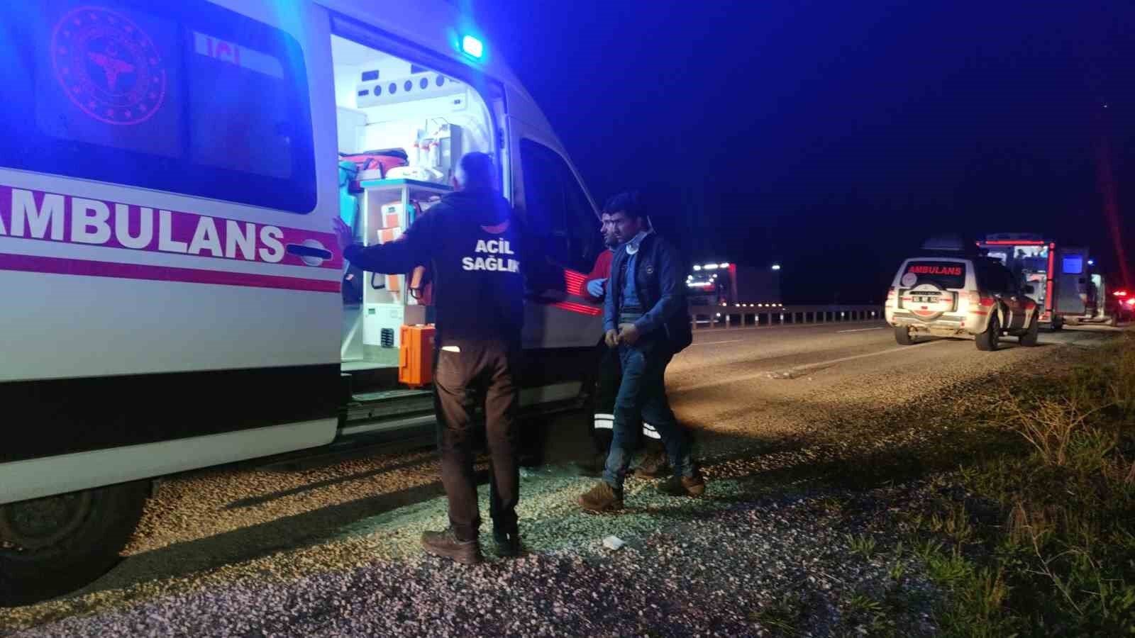 Van’da yolcu otobüsü devrildi: 28 yaralı