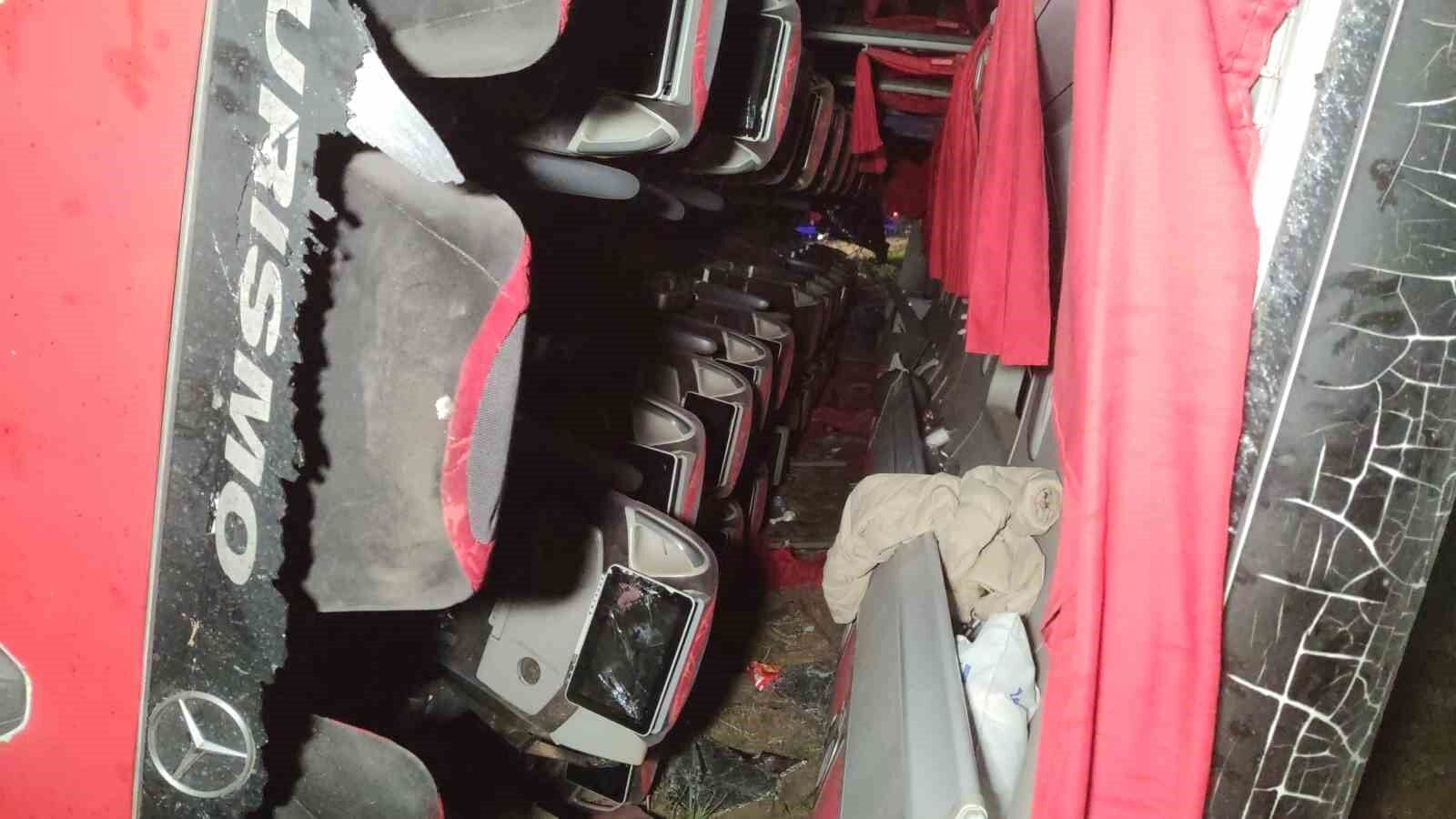 Van’da yolcu otobüsü devrildi: 28 yaralı