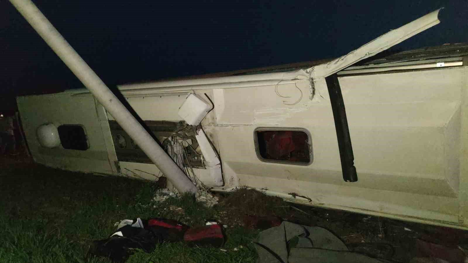 Van’da yolcu otobüsü devrildi: 28 yaralı