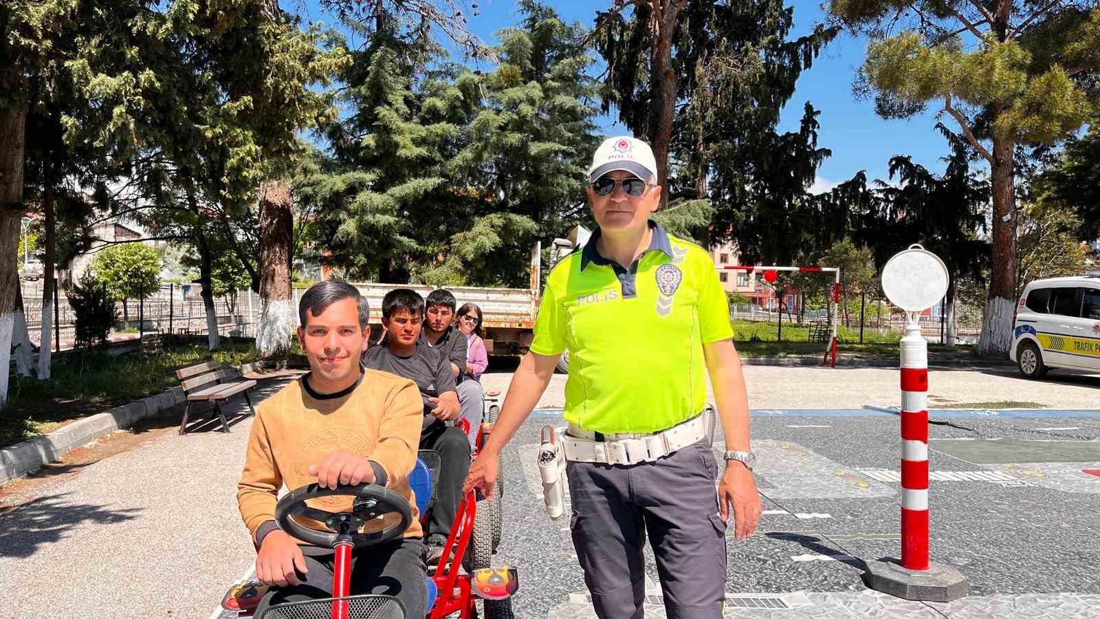 Trafik eğitimiyle hem öğrendiler hem eğlendiler