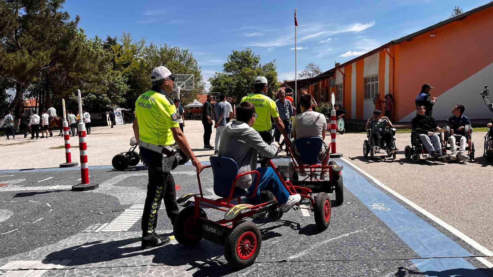 Trafik eğitimiyle hem öğrendiler hem eğlendiler