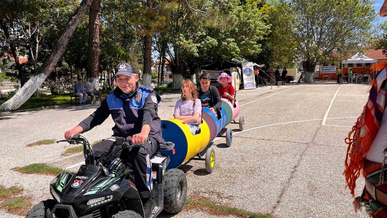 Trafik eğitimiyle hem öğrendiler hem eğlendiler