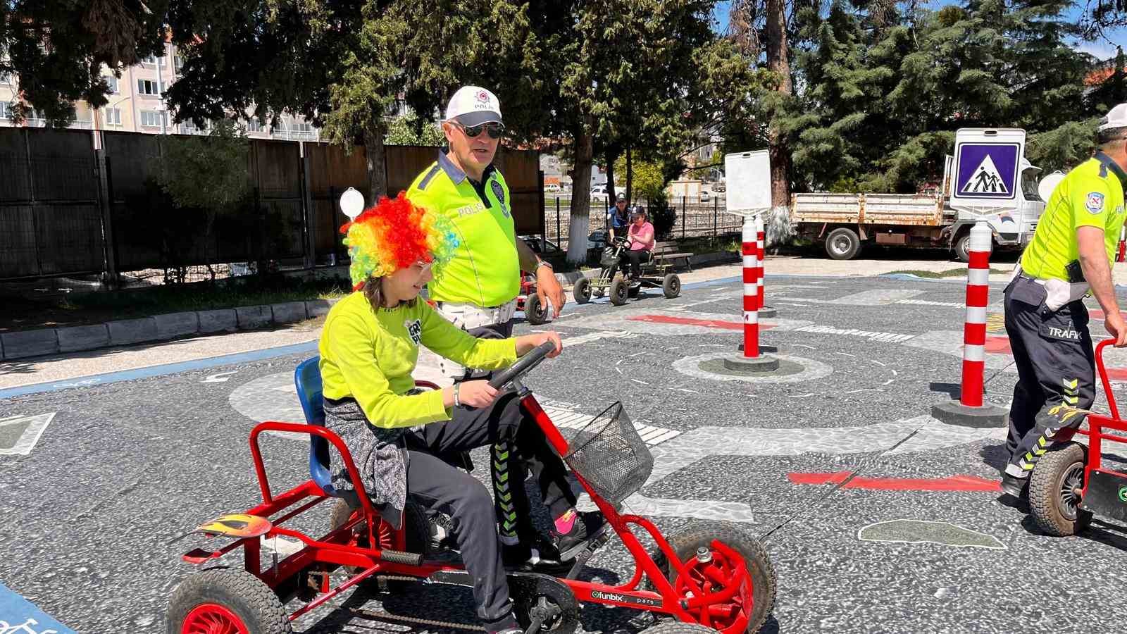 Trafik eğitimiyle hem öğrendiler hem eğlendiler