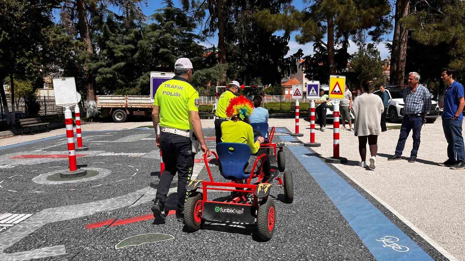 Trafik eğitimiyle hem öğrendiler hem eğlendiler