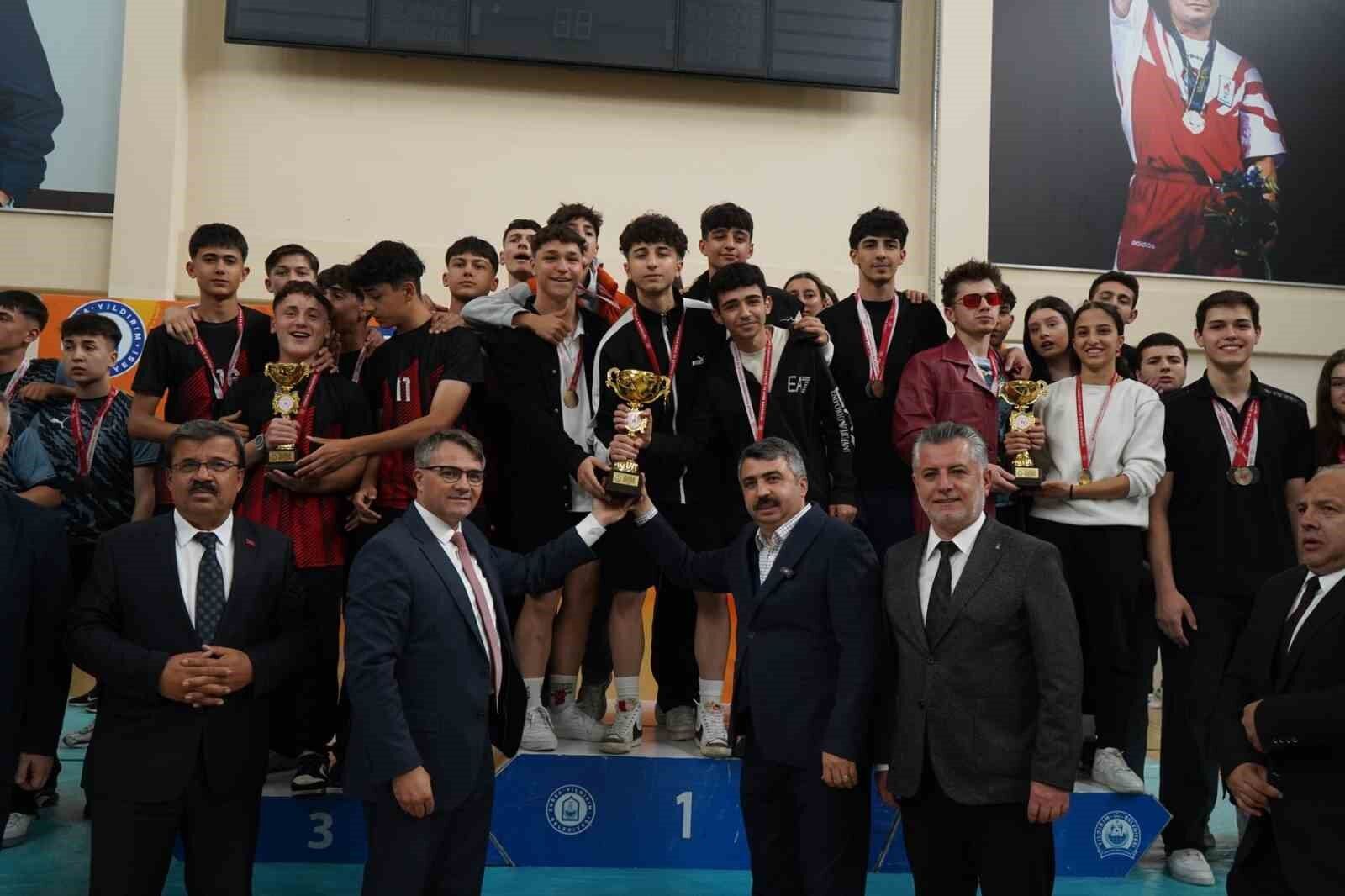 77 okuldan 4 bin 50 öğrenci sporla buluştu