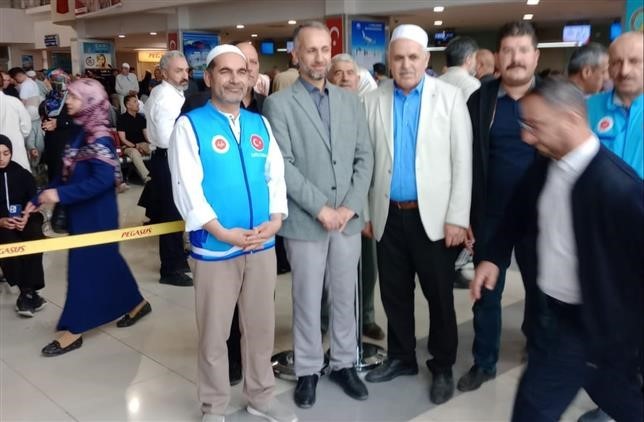 Hacı adayları kutsal topraklara uğurlandı