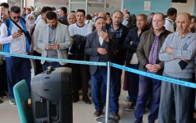 Hacı adayları kutsal topraklara uğurlandı