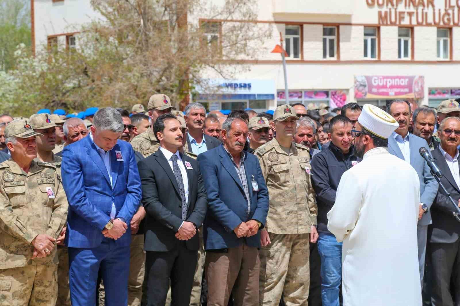 Van’da şehit güvenlik korucusu için tören düzenlendi