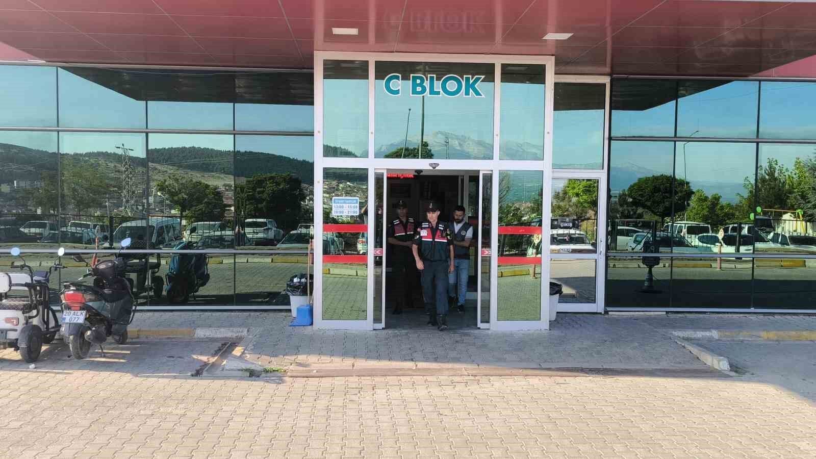 Her gün işe gider gibi hırsızlık yapıp, 140 ayrı suçtan 20 milyonluk vurgun yaptı