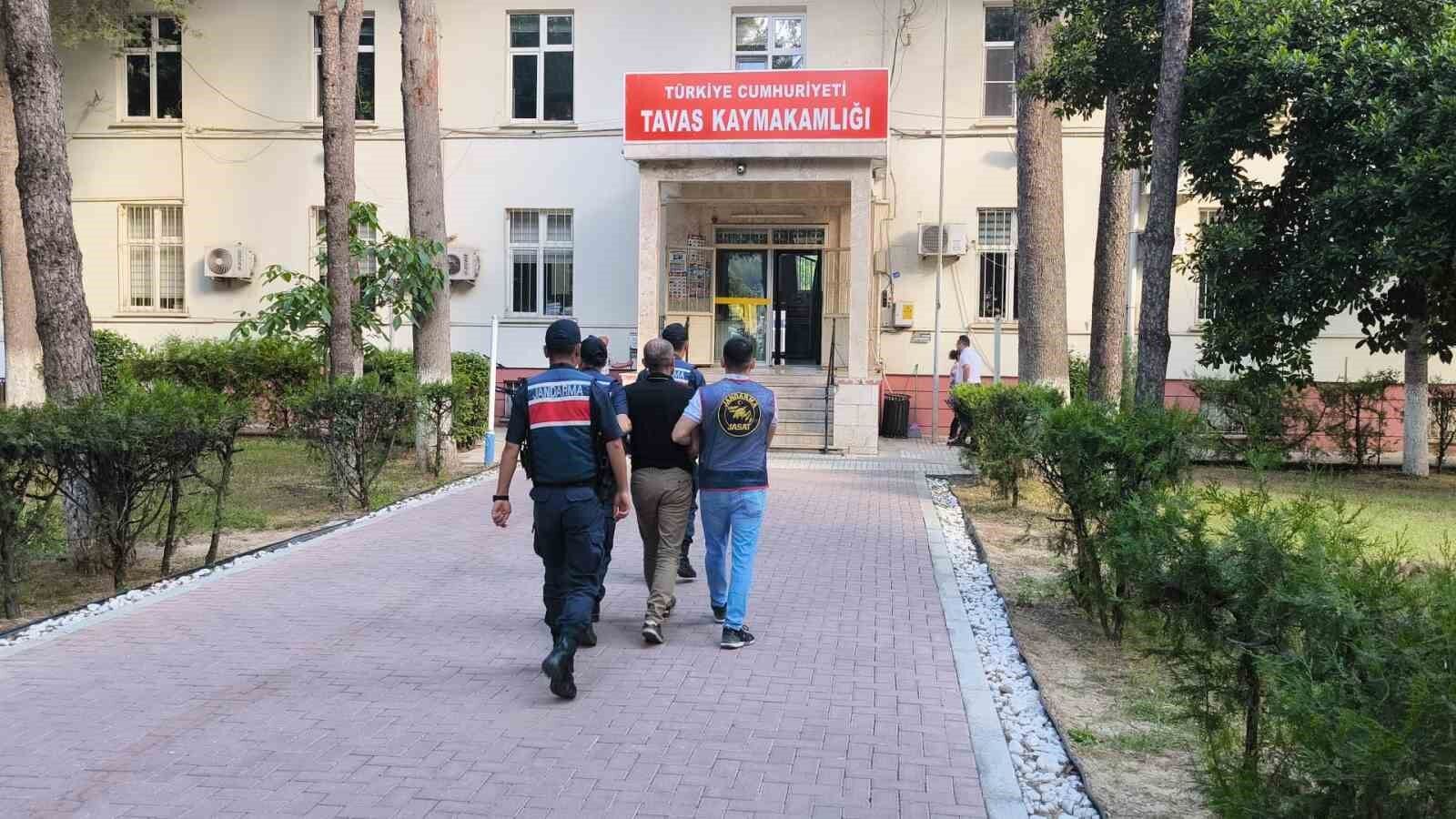 Her gün işe gider gibi hırsızlık yapıp, 140 ayrı suçtan 20 milyonluk vurgun yaptı