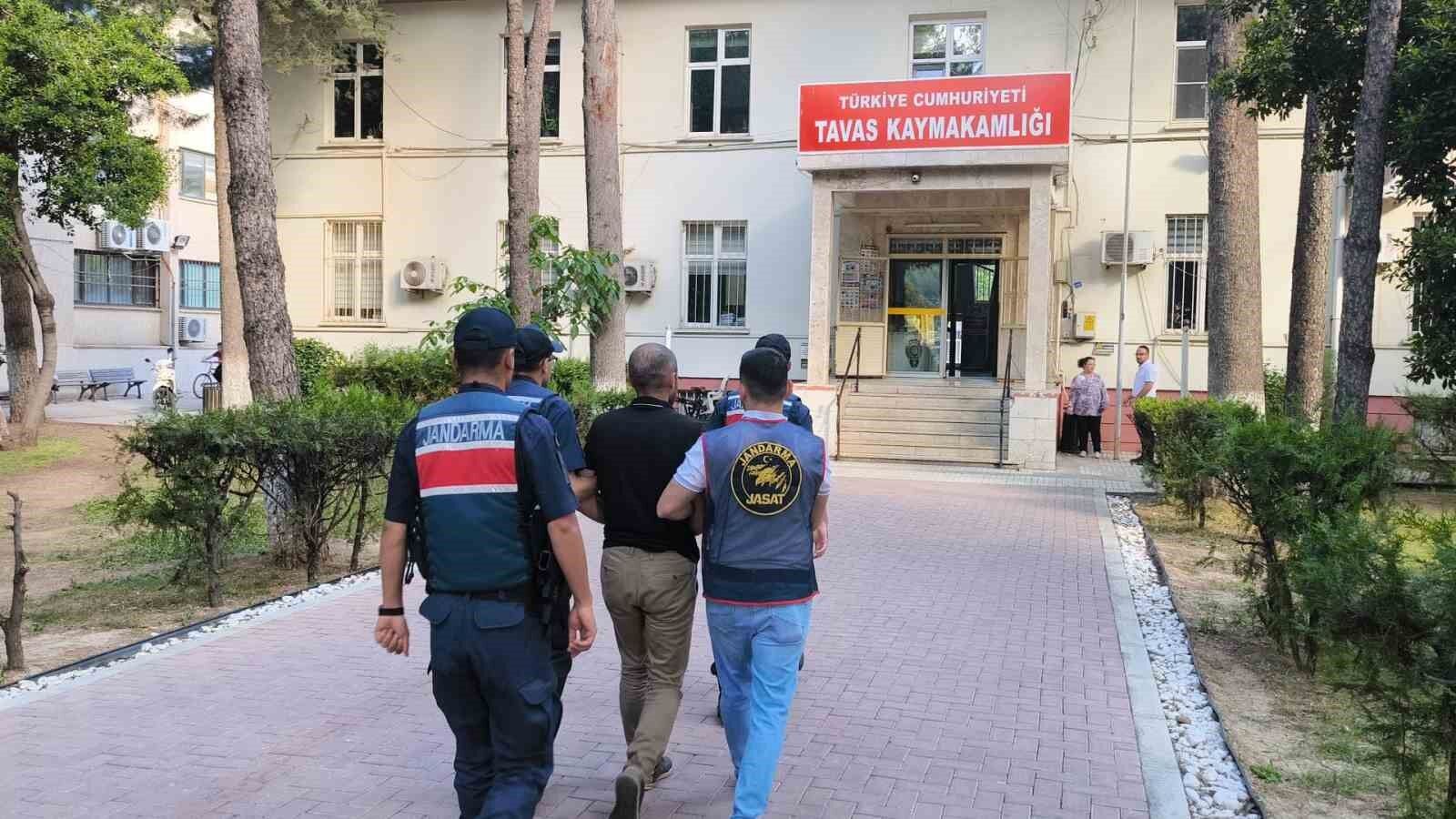 Her gün işe gider gibi hırsızlık yapıp, 140 ayrı suçtan 20 milyonluk vurgun yaptı