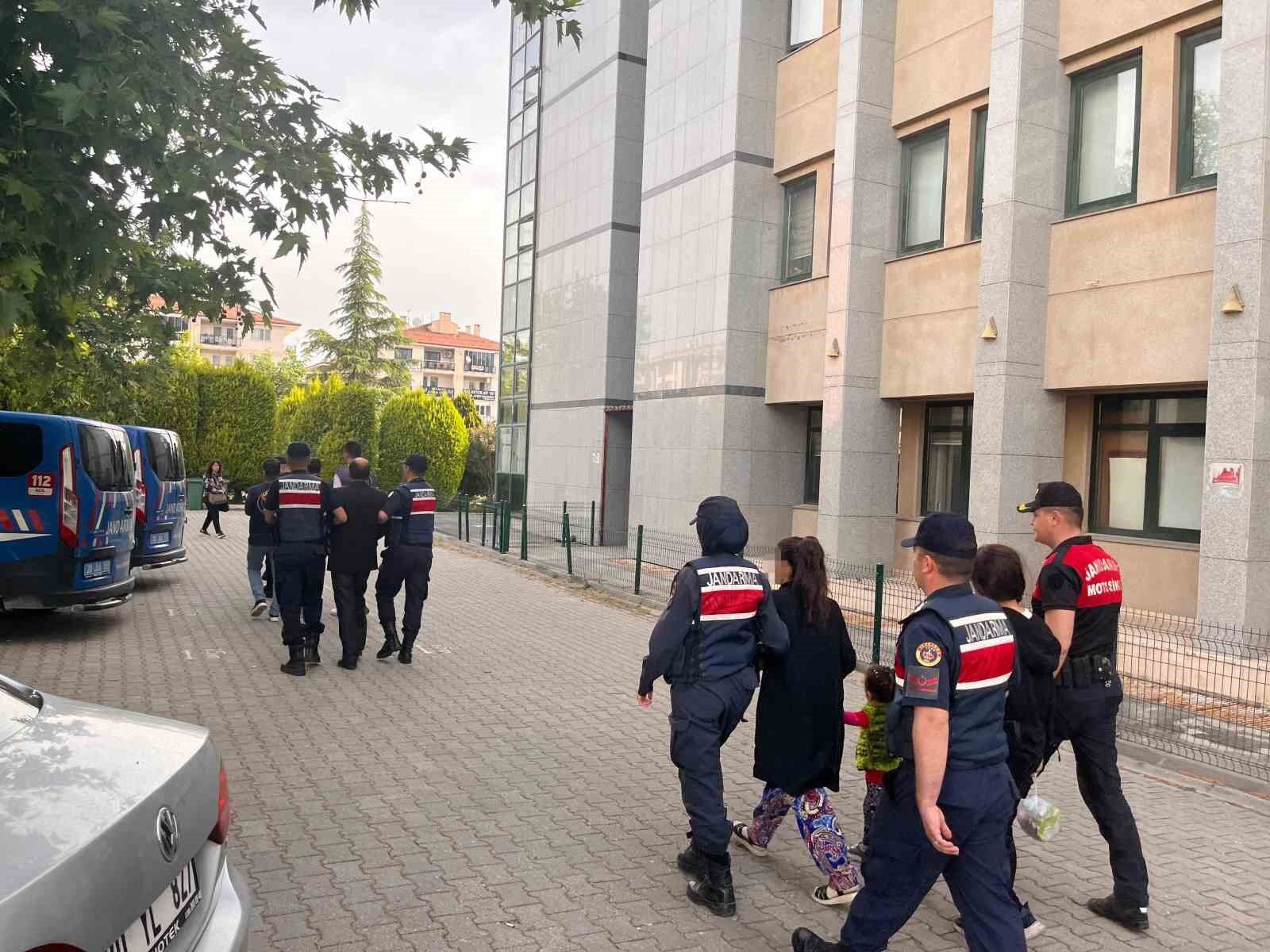 Dil düşürerek 9 ilde hırsızlık yapan kadın ve ailesi, 600 bin liralık son işlerinde yakalandı