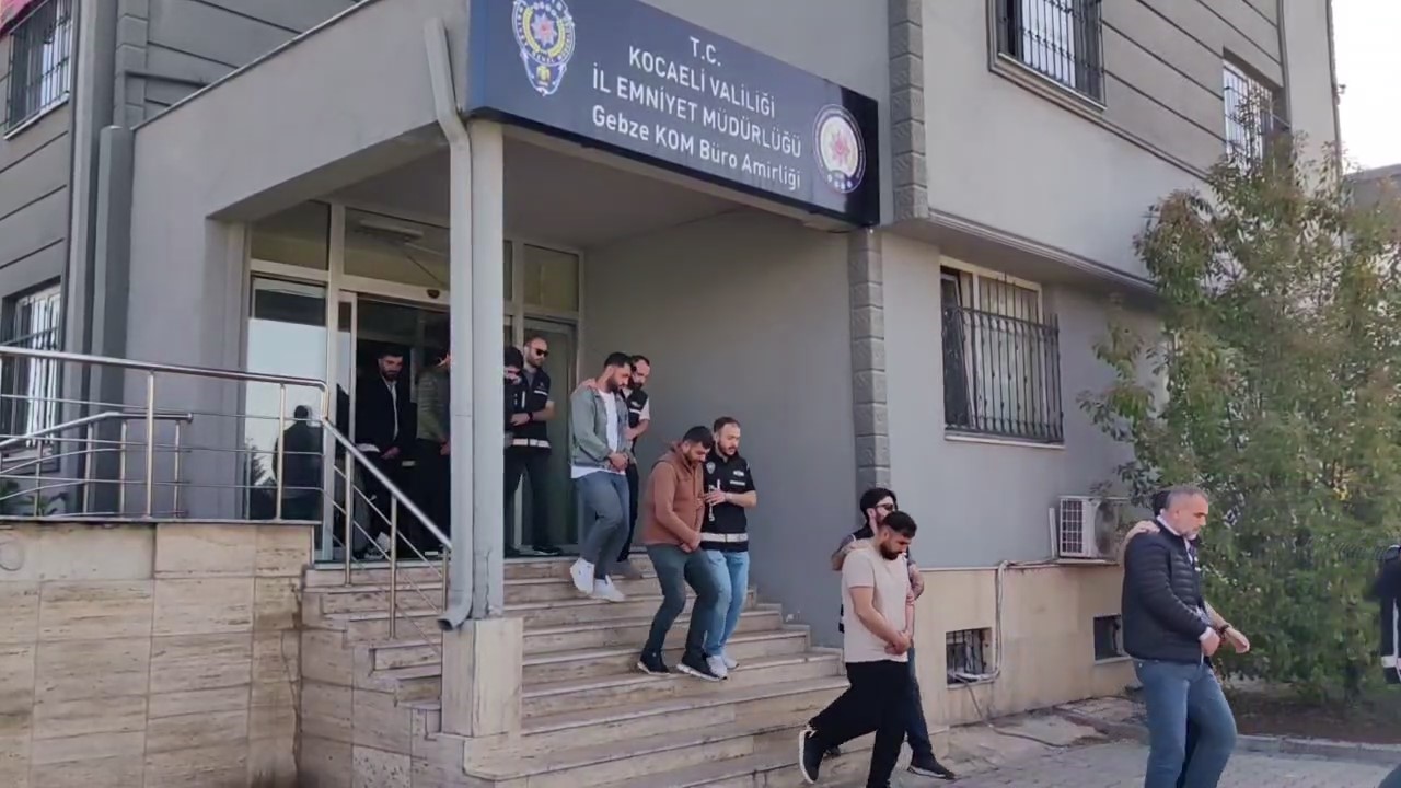 4 ilde yapılan eş zamanlı operasyonda 1 milyon 416 bin 190 makaron ele geçirildi: 30 şüpheli yakalandı