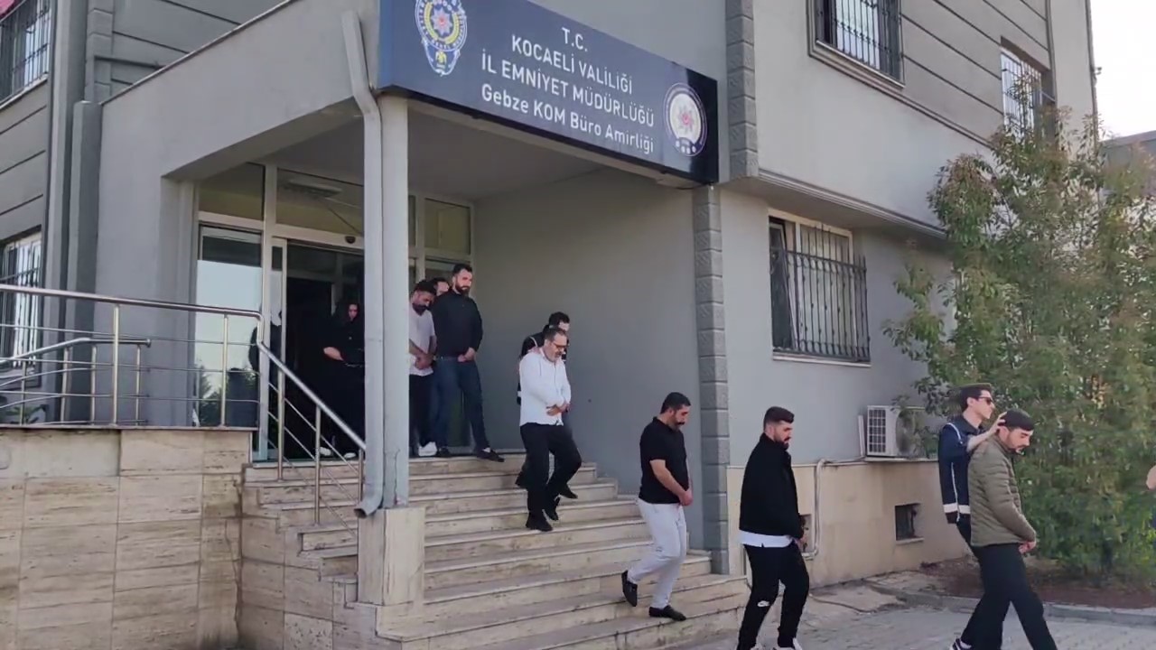 4 ilde yapılan eş zamanlı operasyonda 1 milyon 416 bin 190 makaron ele geçirildi: 30 şüpheli yakalandı