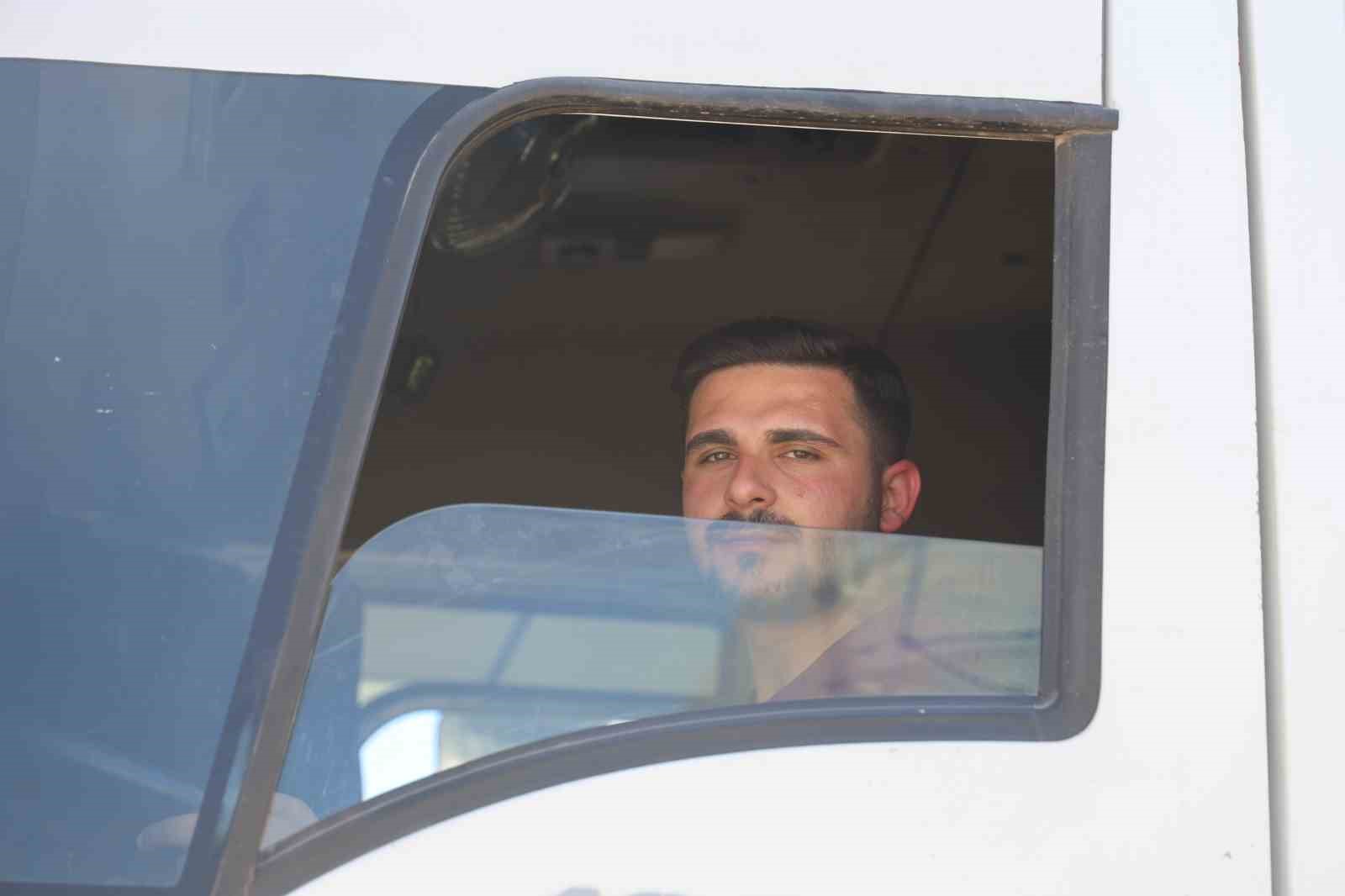 Ekmek parası için çıktıkları 14 günlük yolda tırlarını Çin mafyasına kaptırdılar