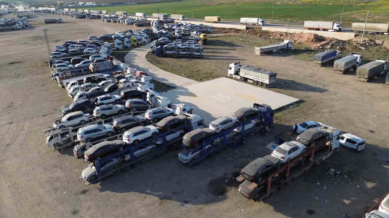 Ekmek parası için çıktıkları 14 günlük yolda tırlarını Çin mafyasına kaptırdılar