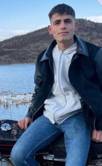 Devrilen traktörün altında hayatını kaybetti