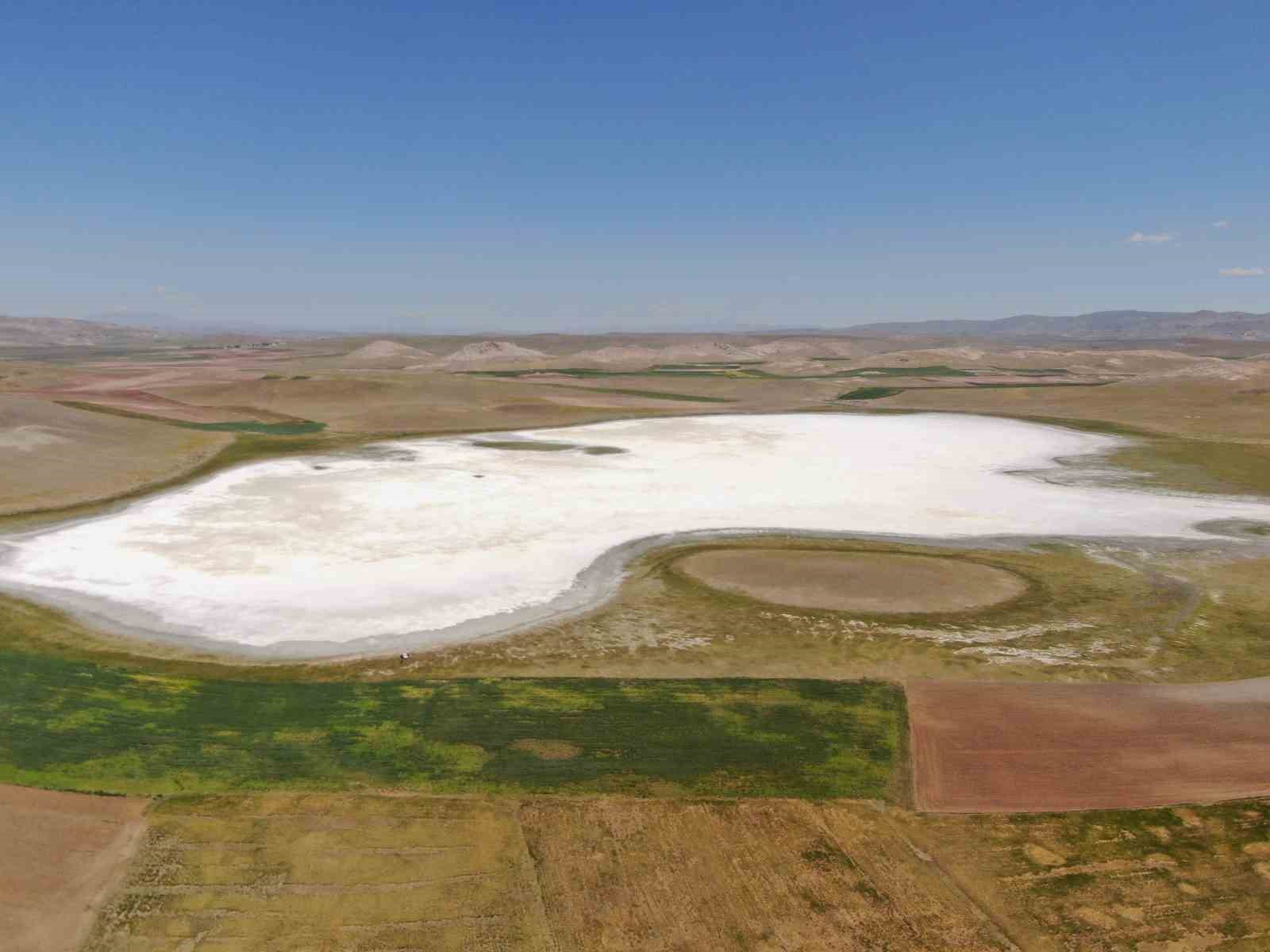 İklim değişikliği Van’daki Tuz Gölü’nü kuruttu