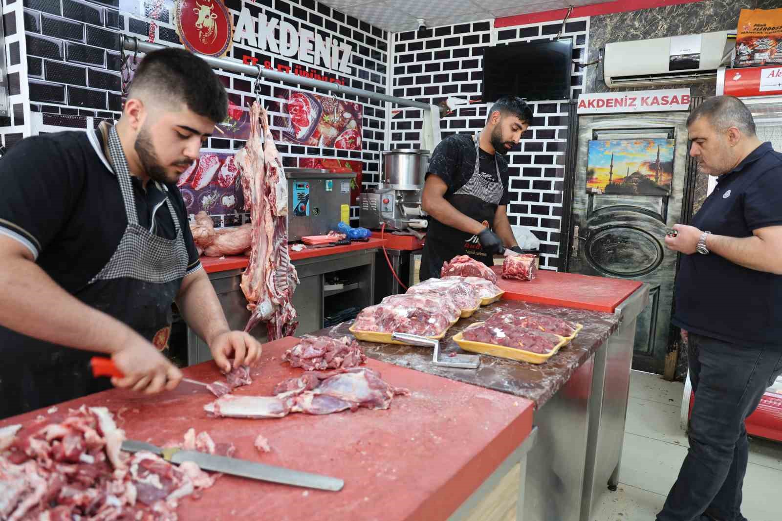 Kasapların kıyma mesaisi sürüyor