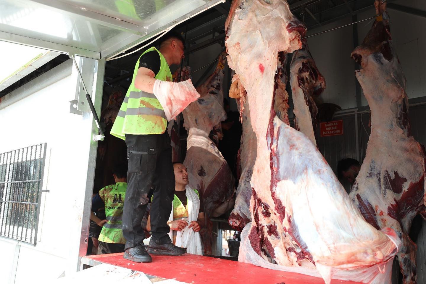 Vatandaş mobil mezbahanelere koştu