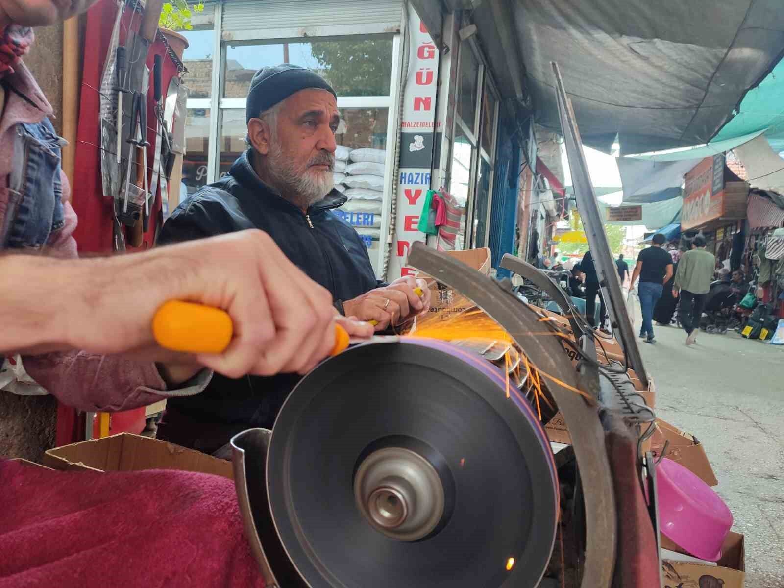 Bilenmeyen bıçak hem kurbana hem de kesene zarar veriyor