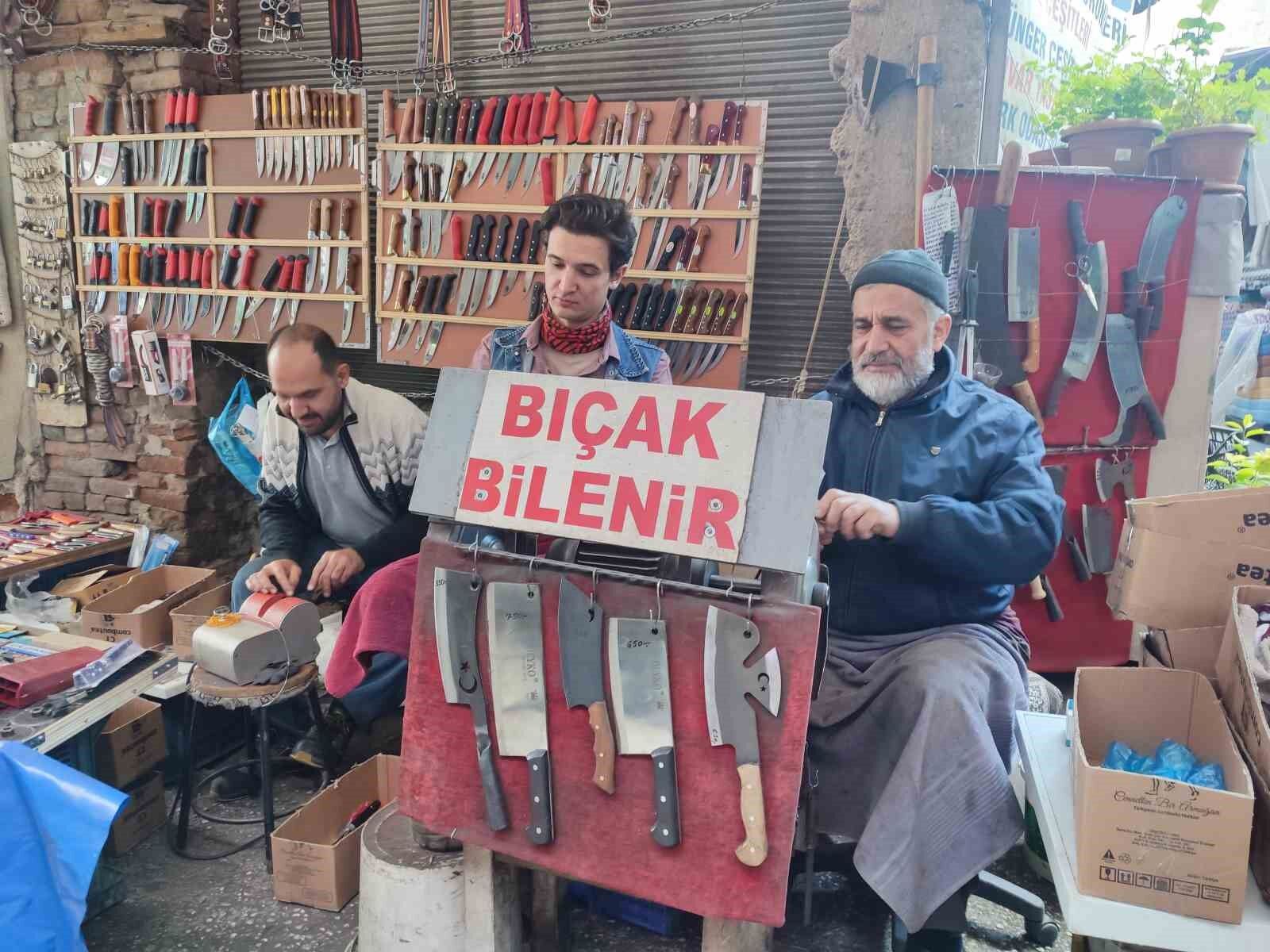 Bilenmeyen bıçak hem kurbana hem de kesene zarar veriyor