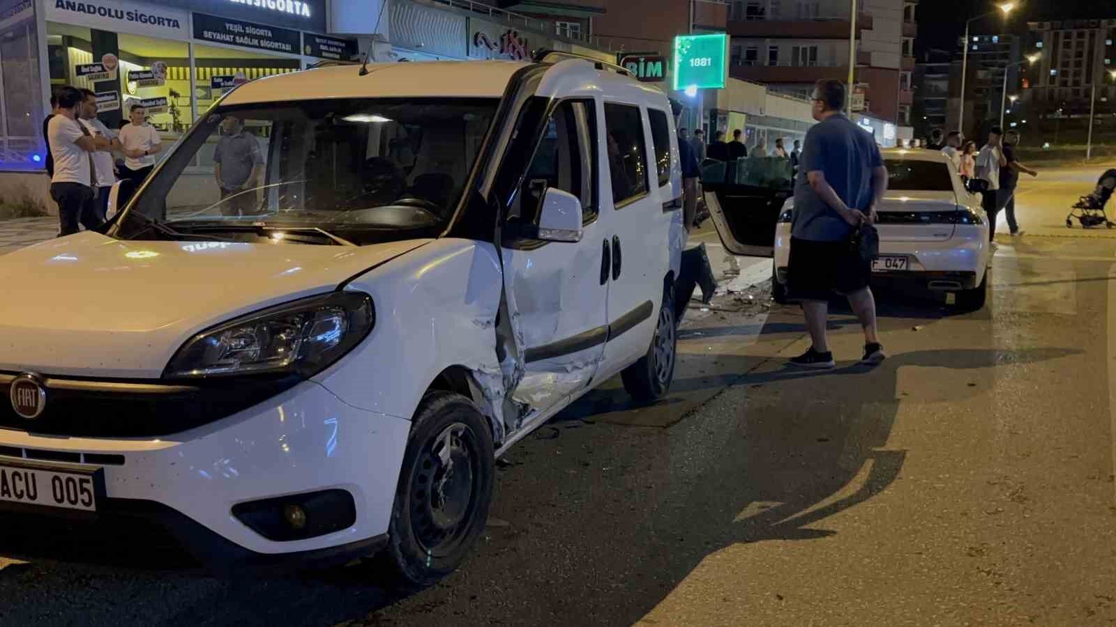 Edirne’de 4 aracın karıştığı zincirleme kaza kamerada