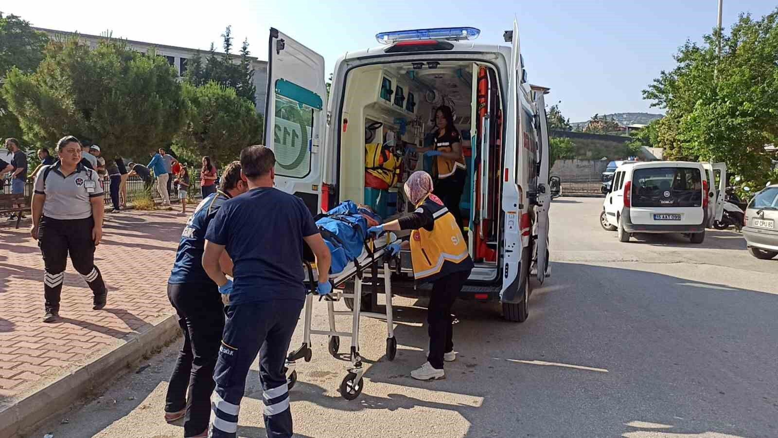 Kontrolden çıkan otomobil dere yatağına uçtu anne ve oğlu yaralandı