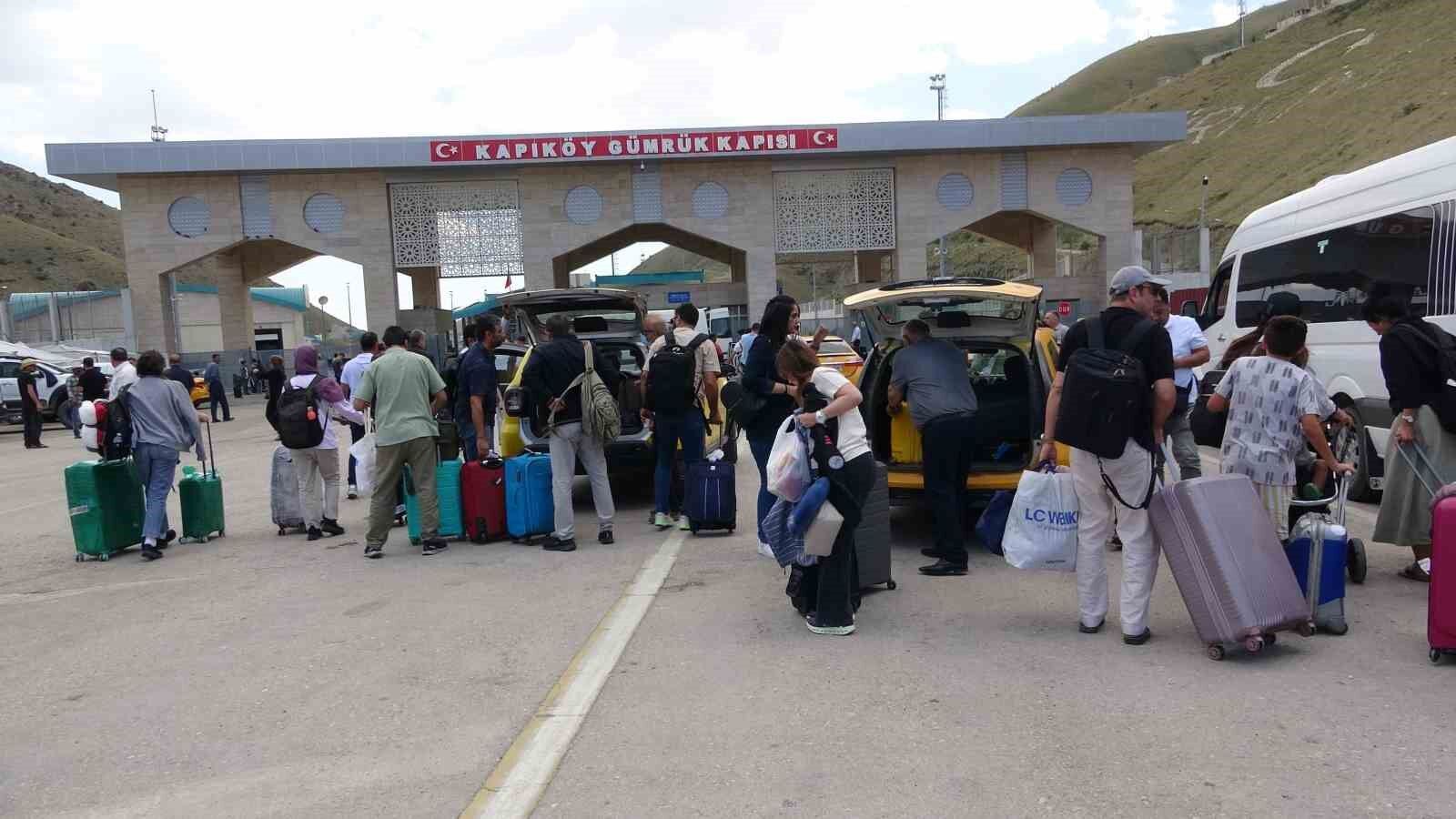 İran-İsrail savaşının 4’üncü gününde Van sınırında dönüş hareketliliği