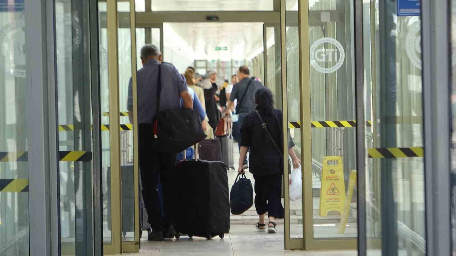 İran-İsrail savaşının 4’üncü gününde Van sınırında dönüş hareketliliği