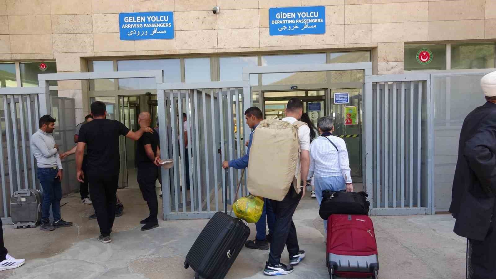 İran-İsrail savaşının 4’üncü gününde Van sınırında dönüş hareketliliği