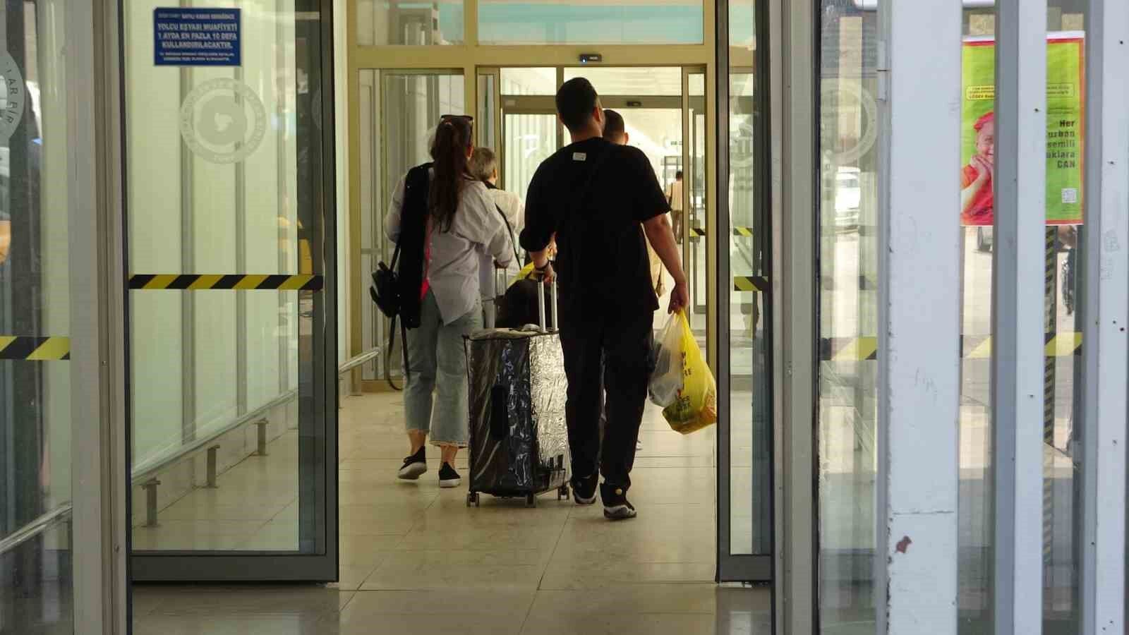 İran-İsrail savaşının 4’üncü gününde Van sınırında dönüş hareketliliği