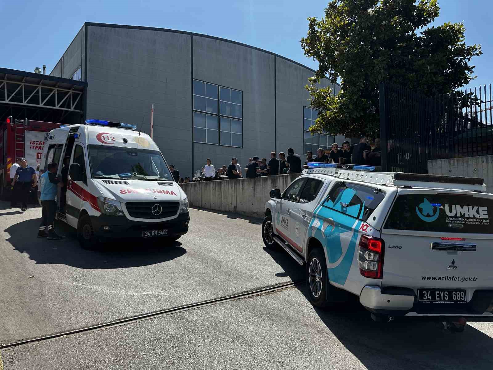 Ümraniye’de motor fabrikasında yangın çıktı: 10 işçi dumandan etkilendi