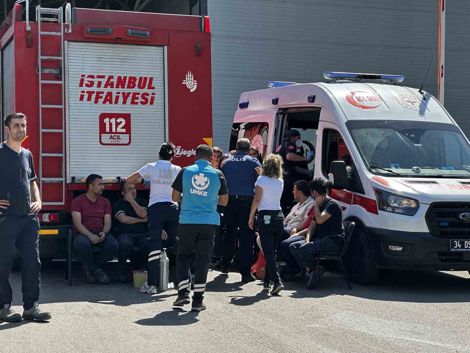Ümraniye’de motor fabrikasında yangın çıktı: 10 işçi dumandan etkilendi