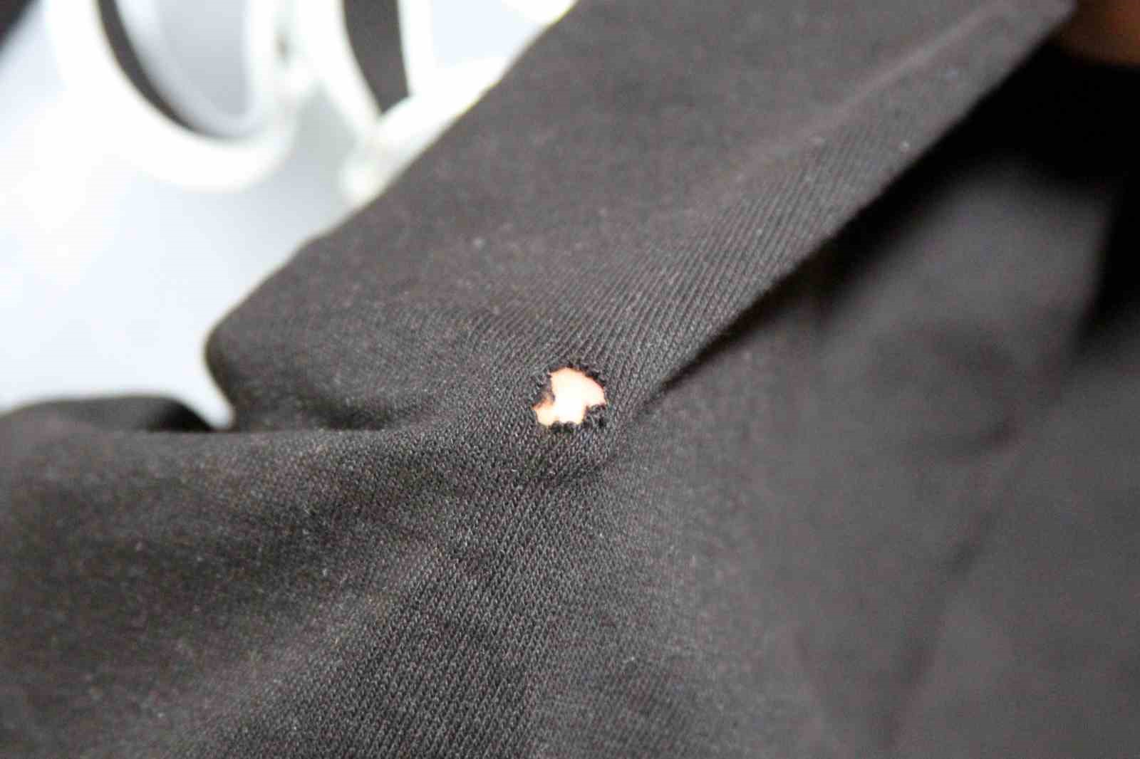 Bayramlaşmaya gitti, karnına yorgun mermi isabet etti