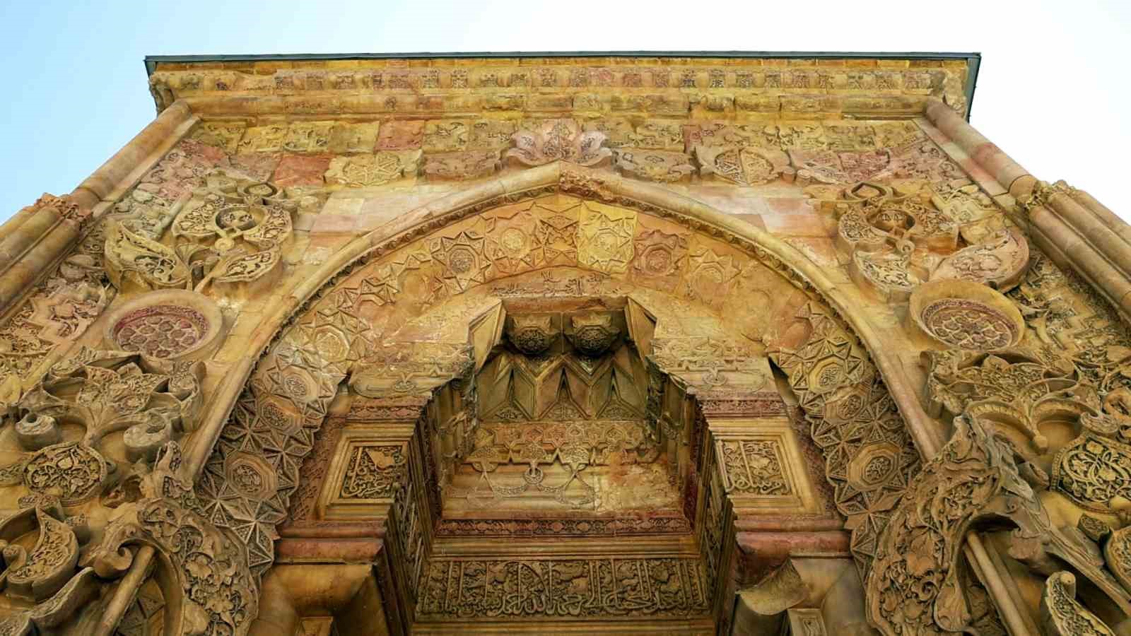 Dünyada eşi benzeri yok, dilleri kısır, kalemleri kırık bırakıyor