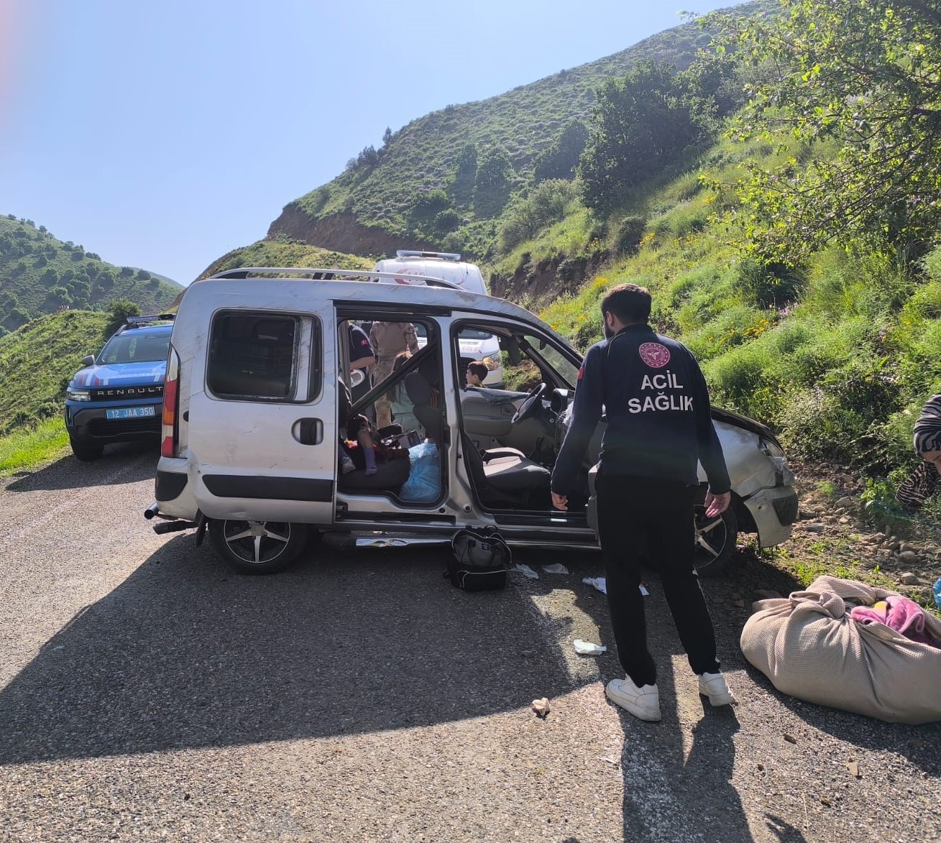 Navigasyonun yanlış yola yönlendirdiği aileyi taşıyan araç kaza yaptı: 5 yaralı