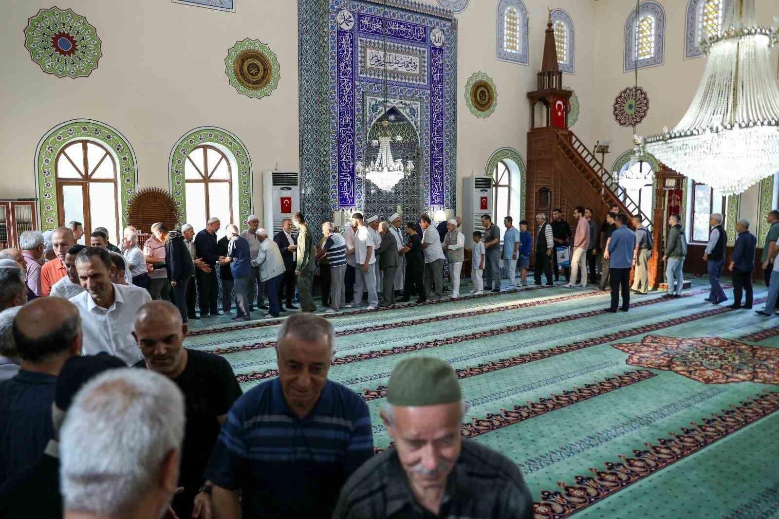 TBMM Başkanı Kurtulmuş, bayram namazını Çanakkale’de kıldı