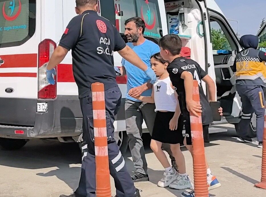 Çocuğun diline bıçak saplandı