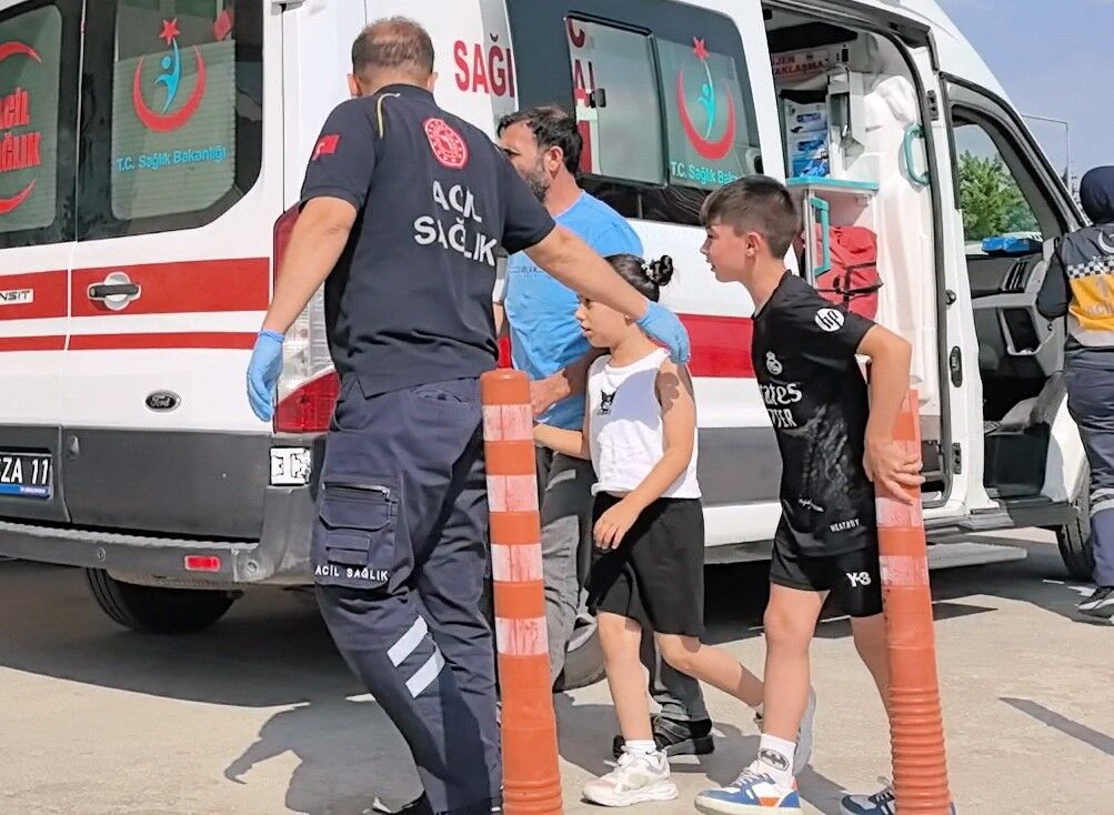 Çocuğun diline bıçak saplandı