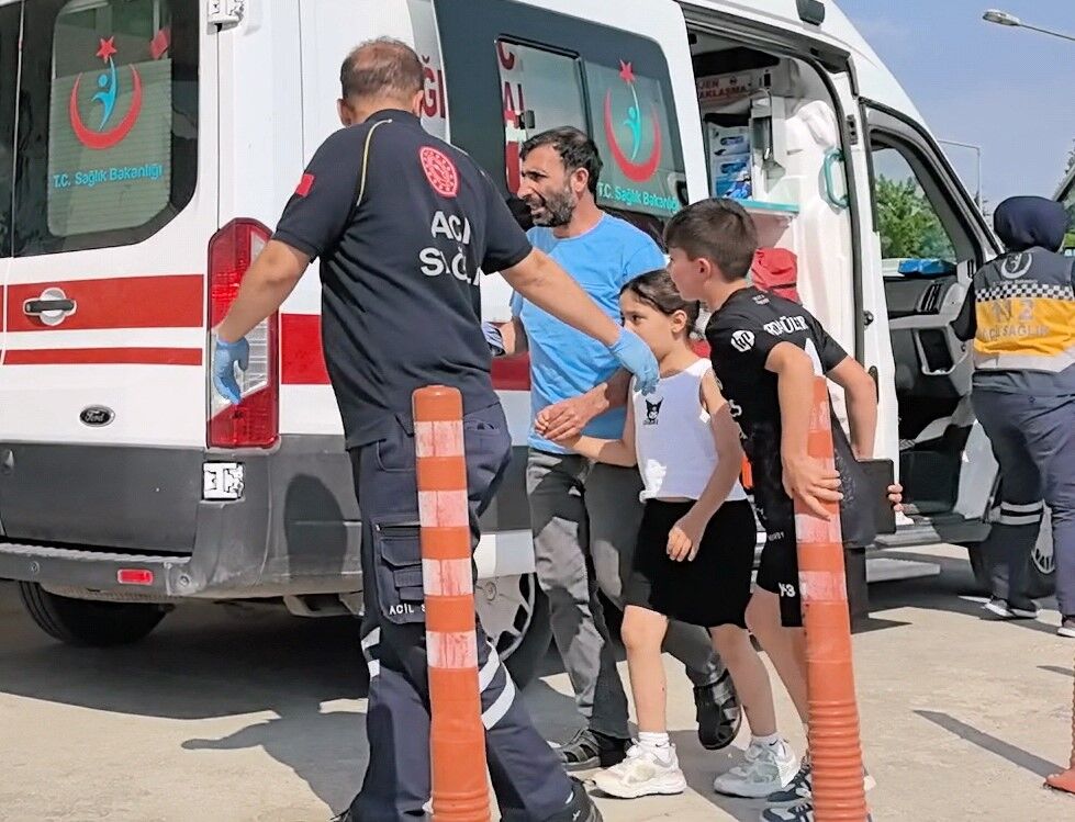 Çocuğun diline bıçak saplandı